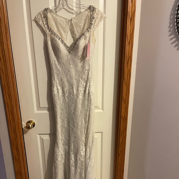 Madison James wedding dress with tags - Picture 8 of 8